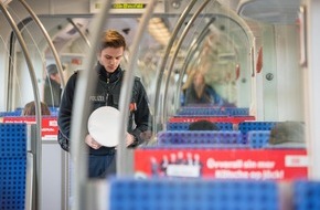 Bundespolizeidirektion München: Bundespolizeidirektion München: Mann schlägt Begleiterin und verletzt Helfer / Bundespolizei sucht Zeugen