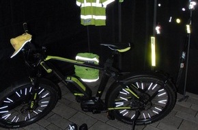 Kreispolizeibehörde Höxter: POL-HX: Funkeln im Dunkeln: Wie Reflektoren im Dunkelzelt wirken

Polizei Höxter beteiligt sich an Landesaktionstag "Fahrrad und Pedelec"