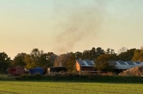 Feuerwehr Flotwedel: FW Flotwedel: Löschzug Eicklingen probt den Ernstfall bei einem ausgedehnten Zimmerbrand