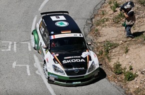 Skoda Auto Deutschland GmbH: Mit kontrollierter Attacke auf Platz neun - Sepp Wiegand schafft sehr guten Einstand bei seiner ersten "Tour de Corse" (BILD)