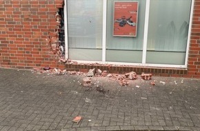 Polizeiinspektion Oldenburg-Stadt / Ammerland: POL-OL: ++Apen : Verkehrsunfall im ruhenden Verkehr mit hohen Sachschaden++