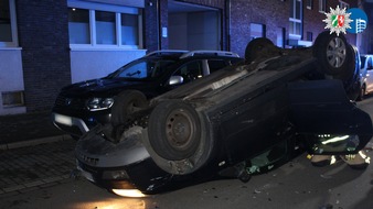 Polizeipräsidium Oberhausen: POL-OB: Pkw überschlägt sich nach Zusammenstoß