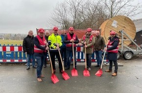 Vodafone GmbH: Spatenstich im Kreis Soest:  Jetzt baut Vodafone Glasfaser aus