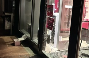 Polizei Minden-L&uuml;bbecke: POL-MI: Einbruch in Handygesch&auml;ft