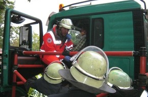 Feuerwehr der Stadt Arnsberg: FW-AR: Schwerverletzte nach Unfall zwischen LKW und PKW