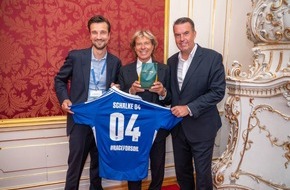 SUN AG: FC Schalke 04 steigt mit Hauptsponsor SUN MINIMEAL in die Bundesliga auf