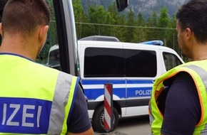 Bundespolizeidirektion München: Bundespolizeidirektion München: Mit gefälschten und fremden Papieren unterwegs/ Bundespolizei nimmt zwei Busreisende fest