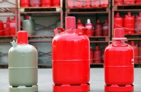 Deutscher Verband Flüssiggas e.V.: Wie viel Gas benötige ich im Camping-Urlaub? / Deutscher Verband Flüssiggas erinnert: Gasflaschen nicht an Tankstellen nachfüllen