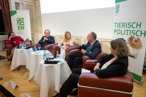 „Klare Regeln und Aufklärung“: Parlamentarischer Abend des ZZF mit Polit-Talk zu Qualzuchten
