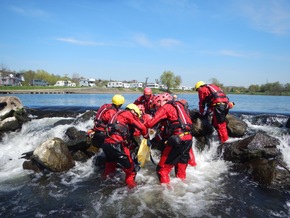 FW-BO: Feuerwehr trainiert Wasserrettung