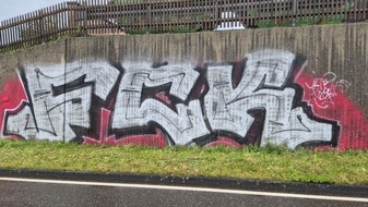 Polizeidirektion Trier: POL-PDTR: Sachbeschädigung durch Graffiti in Thalfang entlang der B327