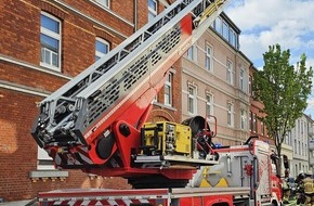 Feuerwehr Essen: FW-E: Wohnungsbrand mit umfangreicher Menschenrettung in Essen-Steele - fünf Personen verletzt