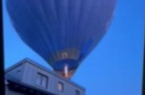 Polizei Aachen: POL-AC: Heißluftballon streift Hausdach
