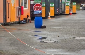 Kreisfeuerwehrverband Rendsburg-Eckernförde: FW-RD: Düngemittel verursacht ein Gefahrgut Einsatz auf einen Wertstoffhof in Osterrönfeld