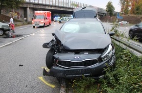 Polizei Rheinisch-Bergischer Kreis: POL-RBK: Bergisch Gladbach - Schwerer Auffahrunfall mit drei Verletzten an der Autobahnabfahrt