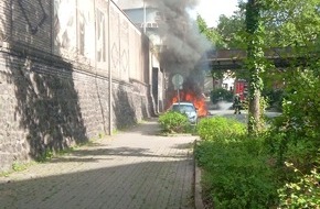 Feuerwehr Dortmund: FW-DO: 19.08.2019 - FEUER IN ÖSTLICHER INNENSTADT
Wohnwagen brennt auf Parkstreifen