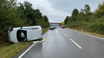 Polizeidirektion Neustadt/Weinstraße: POL-PDNW: Pkw kommt ins Schleudern - zwei Personen bei Verkehrsunfall verletzt