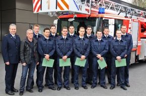 Feuerwehr Essen: FW-E: Vereidigungen, Beförderungen, Ehrungen, viel Arbeit für Essens Feuerwehrdezernent Christian Kromberg