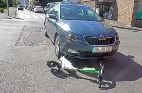 Polizei Hagen: POL-HA: "Rechts vor links" missachtet - Fahrerin eines E-Scooters muss schwer verletzt ins Krankenhaus