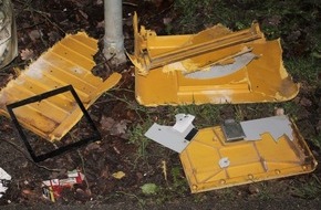 Kreispolizeibehörde Höxter: POL-HX: Postkasten durch Explosion zerstört

Bad Driburg-Herste, 9.12.2018, 20:15 Uhr