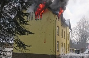 Polizeiinspektion Hameln-Pyrmont/Holzminden: POL-HM: Wohnhausbrand an der Bundesstraße 442