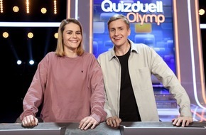 ARD Das Erste: Podcast-Promis gegen den Olymp: Till Reiners und Hazel Brugger bei Esther Sedlaczek | "Quizduell-Olymp" am Freitag, 24. März, 18:50 Uhr im Ersten