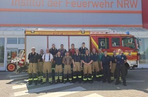 Freiwillige Feuerwehr Mechernich: FW Mechernich: Löschzug Kommern übt am Institut der Feuerwehr in Düren-Stockheim
