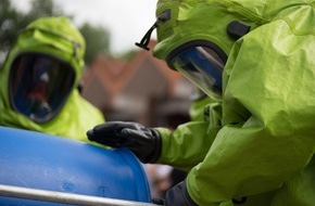 Feuerwehr Norderstedt: FW Norderstedt: Einsatzreicher Mittwochvormittag - Gefahrstoffeinsatz und drei Paralleleinsätze