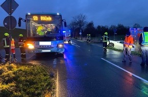 Polizeiinspektion Cuxhaven: POL-CUX: Verkehrsunfall mit Schulbus zwischen Rechtebe und Wurthfleth - Mehrere Kinder leicht verletzt - trotz dessen noch Glück im Unglück (Foto im Anhang)