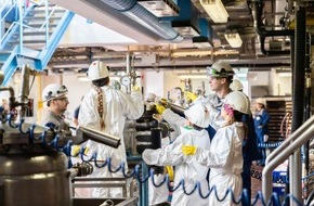 Verband der Chemischen Industrie (VCI): 330.000 Besucher beim bundesweiten Aktionstag der Branche: Offene Tore der Chemie waren ein Magnet (FOTO)