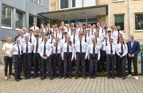 Kreispolizeibeh&ouml;rde M&auml;rkischer Kreis: POL-MK: 55 Kommissaranw&auml;rterinnen und -anw&auml;rter begr&uuml;&szlig;t