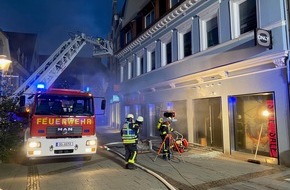 Feuerwehr Offenburg: FW-OG: Offenburg - Innenstadt, Feuer in Modegeschäft