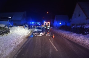 Kreispolizeibehörde Herford: POL-HF: Verkehrsunfall mit Folgen- Beim Abbiegen ins Rutschen gekommen