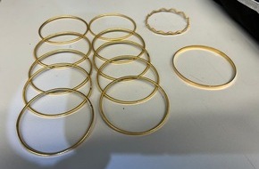 Hauptzollamt Ulm: HZA-UL: Hochzeitsgeschenk: Gold-Armreife am Handgelenk geschmuggelt