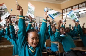 dpa Deutsche Presse-Agentur GmbH: Südafrikas Bildungsministerin will dpa-Kinderzeitung für möglichst viele Schüler (FOTO)
