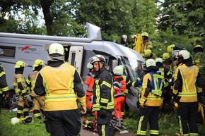 FW-SE: Schwerer Verkehrsunfall mit 12 Verletzten