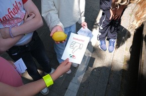 Kreispolizeibehörde Heinsberg: POL-HS: Verkehrssicherheit: Grundschüler verteilen Dank- und Denkzettel an Autofahrer