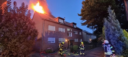 Feuerwehr Oberhausen: FW-OB: Dachstuhlbrand durch Feuerwehr Oberhausen gelöscht - keine Personen verletzt
