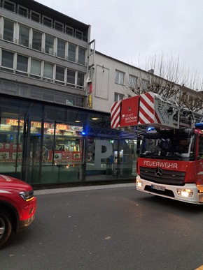 FW-BO: Sturmböen bis 90 km/h - Feuerwehr Bochum im Dauereinsatz