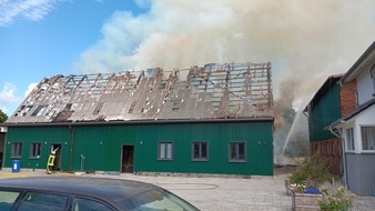 POL-STD: Großfeuer in Assel - 150 Feuerwehrleute im Einsatz