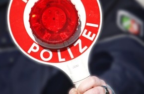 Polizei Mettmann: POL-ME: Nicht angegurtet - Flucht vor Polizei endet im Graben - Langenfeld/ Leverkusen - 2006074