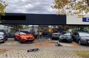 Polizeipräsidium Konstanz: POL-KN: Hoher Sachschaden bei Unfall auf der Robert-Gerwig-Straße (30.10.2023)
