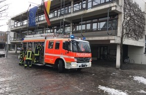 Feuerwehr Kaarst: FW-NE: Rauchentwicklung im technischen Rathaus