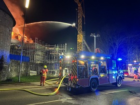 FW-Velbert: Brand im Herrenhaus des Schloss Hardenberg