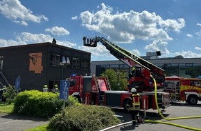 Feuerwehren VG Westerburg: FW VG Westerburg: Feuer in Förderschule in Westerburg - Rauchwolke weit über das Stadtgebiet hinaus zu sehen