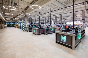 Pressemitteilung | Jacqueline Bila und Marktleiter David Pietrusiak eröffneten Marktkauf Sundern