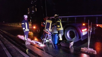 Polizeipräsidium Mittelhessen - Pressestelle Wetterau: POL-WE: Ausgelaufener Kraftstoff sorgt für erheblichen Rückstau auf der Autobahn in Richtung Frankfurt