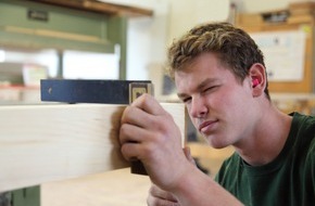 Fachverband Leben Raum Gestaltung Hessen/Rheinland-Pfalz: Tischlerausbildung in Hessen: Qualifikationsniveau so hoch wie nie