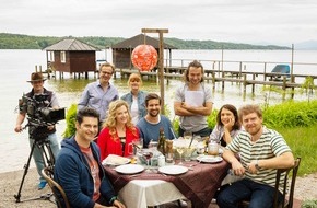 SAT.1: Abitur aberkannt: Tom Beck, Diana Amft, Rick Kavanian, Jana Pallaske und Axel Stein müssen in der SAT.1-Komödie "Die Unreifen" (AT) die Prüfung wiederholen/Drehstart in München