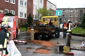 Feuerwehr Essen: FW-E: Gasflasche auf LKW explodiert, glücklicherweise nur Sachschäden